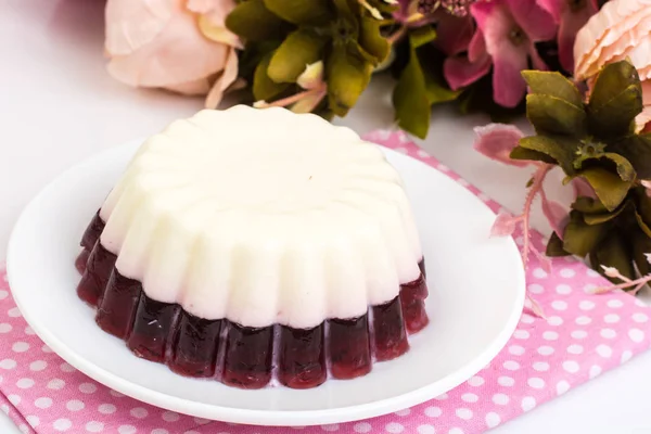 Delicious low-calorie dessert-Cherry Milk Jelly — Stock Photo, Image