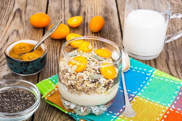 Healthy breakfast, oatmeal with kumquats, granola, yoghurt, chia — Stock Photo, Image