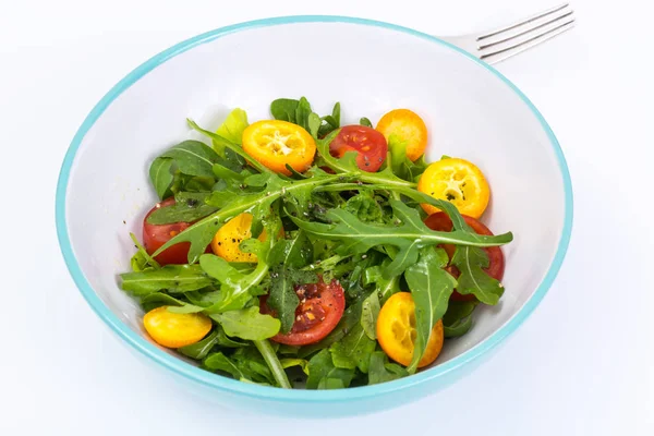 Saudável comer salada vegetal vegan no fundo branco — Fotografia de Stock