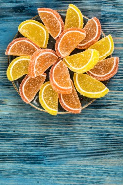 Çok renkli meyve jöle