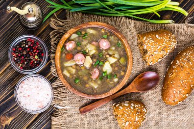 Ev yapımı mercimek çorbası lahana ile