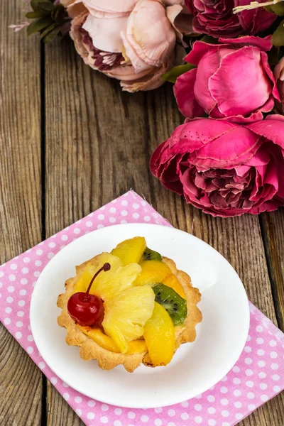 과일 젤리와 크림 케이크 — 스톡 사진