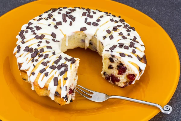 Homemade pastry-cake with chocolate and dried cherries — Stock Photo, Image