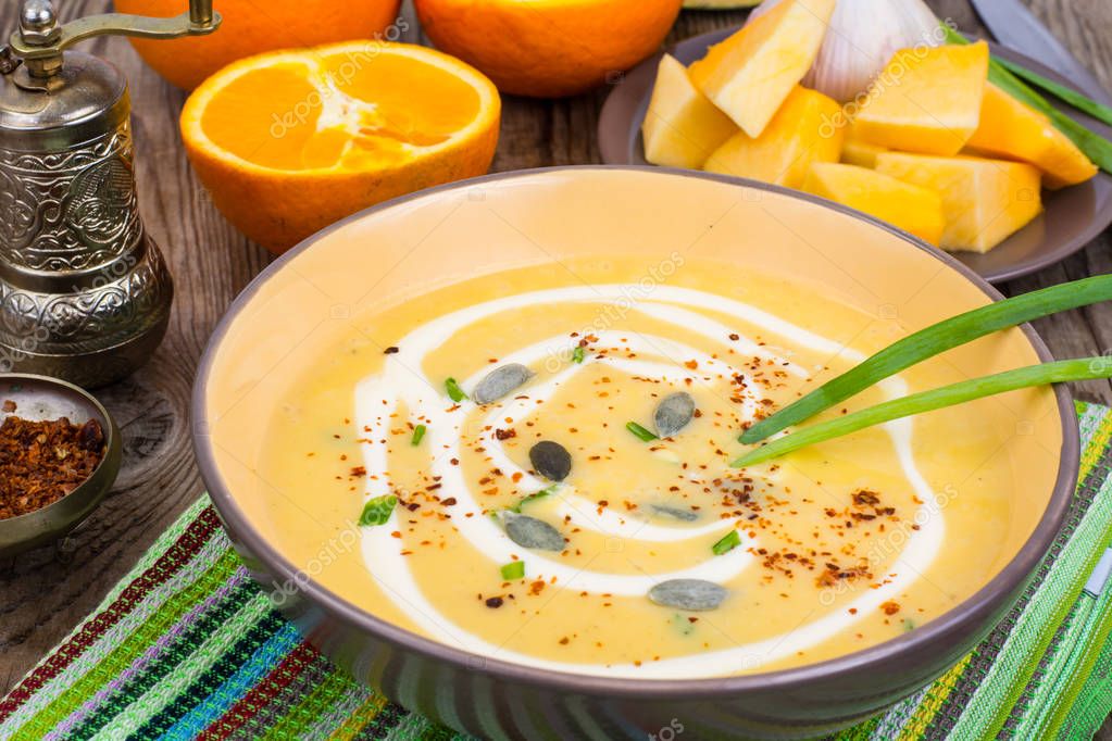 Obst und Gemüse Diät Suppe mit orange — Stockfoto © ArtCookStudio ...