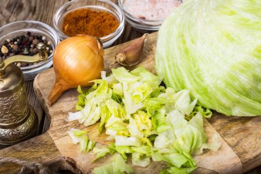 Yemek pişirmek için kıyılmış marul - ingridient