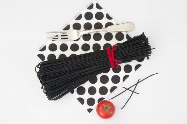 Deniz ürünleri için mürekkep balığı mürekkepli siyah spagetti