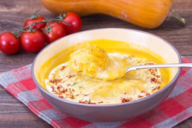 Safran ve köfte kabak püresi