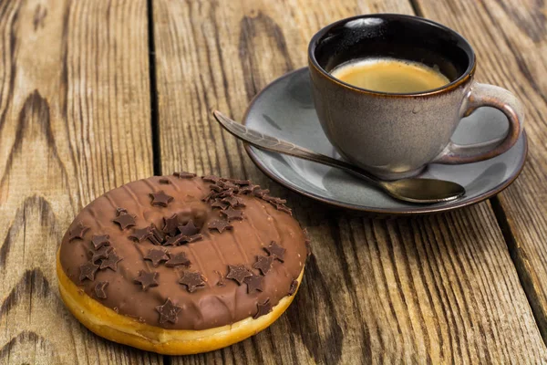 One donut in chocolate glaze on wooden background — Stock Photo, Image