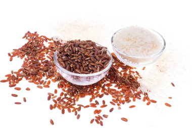 Kabuğu çıkarılmış tane kırmızı ve beyaz pirinç