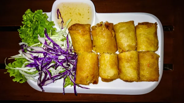 Derin kızartma sebze rulo pirinç kağıttan yapılmış kızarmış