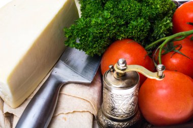Türk geleneksel Ramazan yiyecek ekmek fırında tavuklu chees ile görev yaptı.