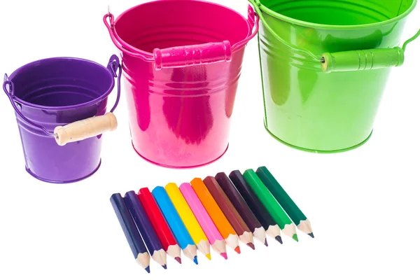 Abstracción de herramientas de jardín y lápices de colores — Foto de Stock