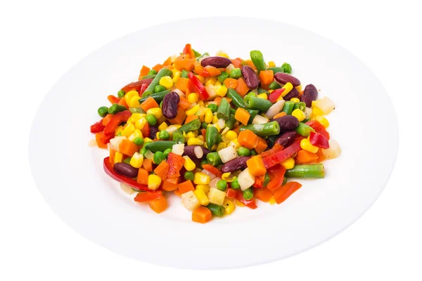 Здоровое питание: приготовленные на пару овощи на белой тарелке — стоковое фото