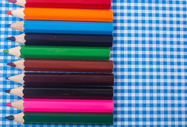 Μολύβια χρώματος για τη δημιουργικότητα στις χαρτοπετσέτες — Φωτογραφία Αρχείου