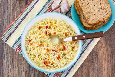 Baharat ile Çin şehriye çorbası