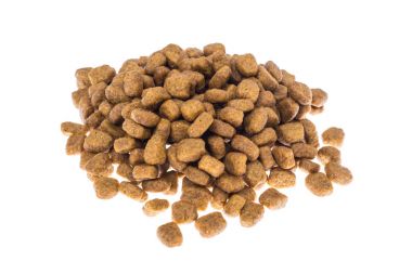 Beyaz arka plan üzerinde toz hayvan yığını beslemeleri