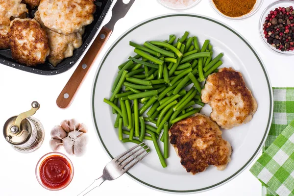 Akşam yemeği için yemekleri kümesi