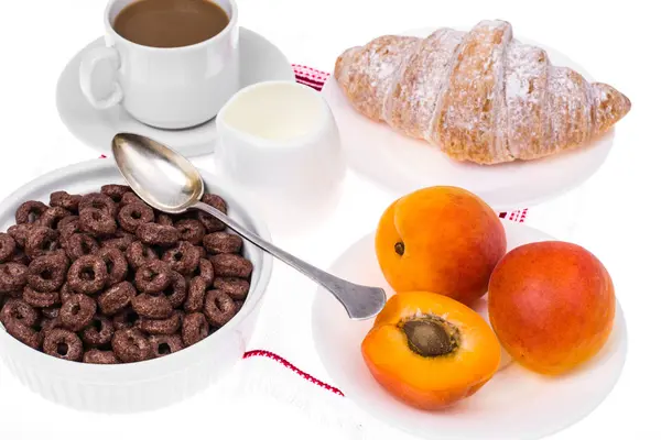 Kahvaltıda sütlü çikolata elebaşı