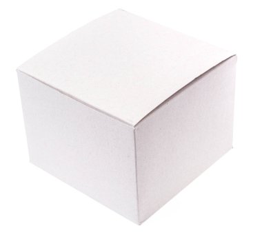 Beyaz arka plan üzerinde ambalaj için karton kutu