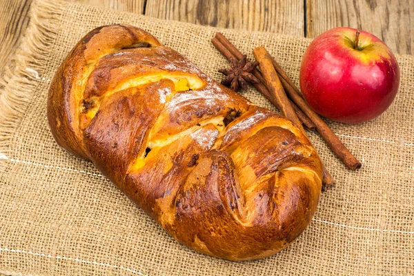 Elmalı turta Şükran gününde tarçın ile