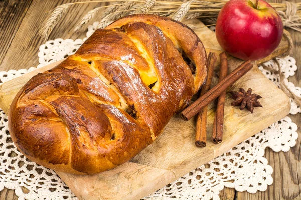 Elmalı turta Şükran gününde tarçın ile