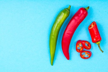 Pastel parlak zemin üzerine pul biber