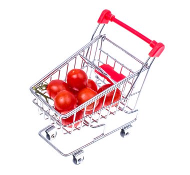 Olgun kırmızı kiraz domates küçük arabası