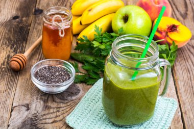 Sebze meyve smoothies ile bal ve chia tohum