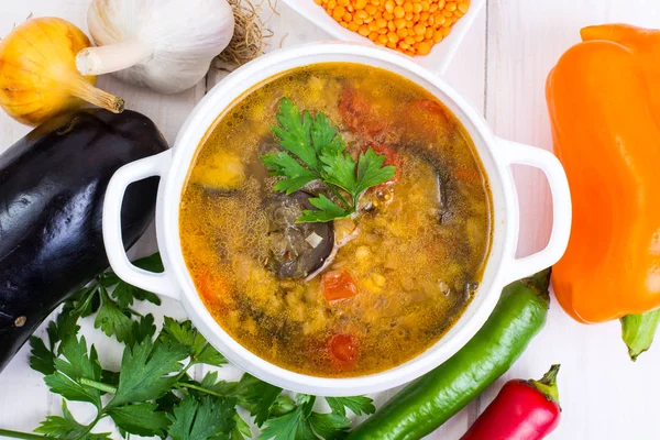 Kırmızı mercimek ile sebze çorbası