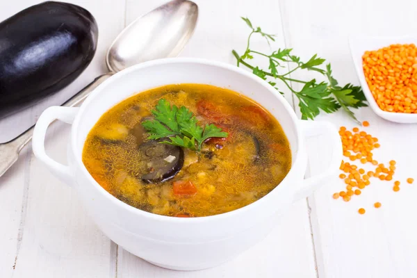 Kırmızı mercimek ile sebze çorbası