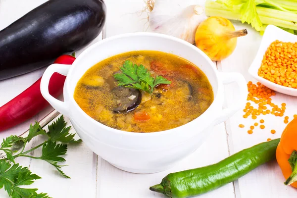 Kırmızı mercimek ile sebze çorbası