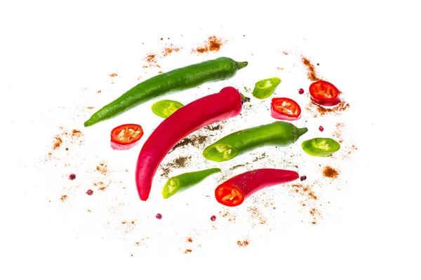 Καυτερές πιπεριές τσίλι σε λευκό φόντο — Φωτογραφία Αρχείου