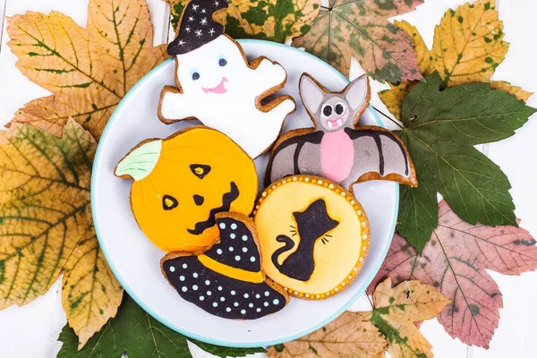 Funny delicious thematic homemade cookies with icing for Halloween on the wooden table — Stock Photo, Image