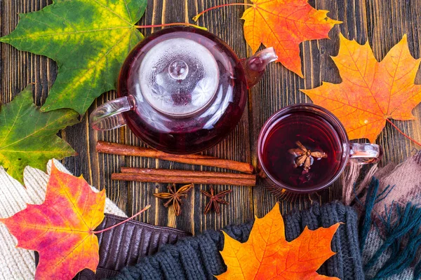 Sonbahar çay ile sıcak Kupası