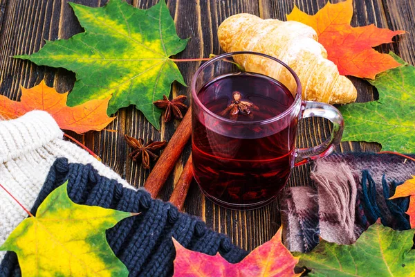 Sonbahar çay ile sıcak Kupası