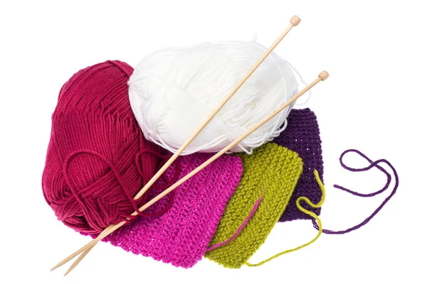 裁縫用の糸と編み木製針のかせ — ストック写真