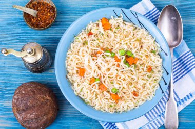 Fast food. Çin anlık erişte