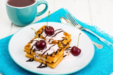 Krema, çikolata ve meyve ile Viyana gözleme