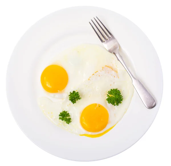 Œufs frits sur assiette blanche pour le petit déjeuner — Photo