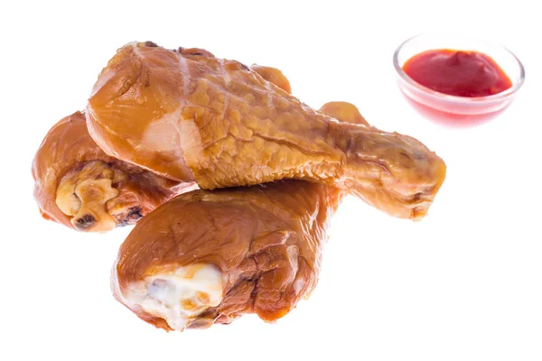 Tavuk parçaları beyaz arka plan üzerinde füme — Stok fotoğraf