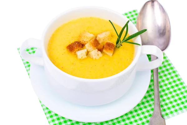 Вкусный тыквенный суп из пюре в белой супнице — стоковое фото