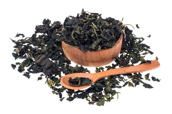 Chá verde orgânico de amoreira de ervas no fundo branco — Fotografia de Stock