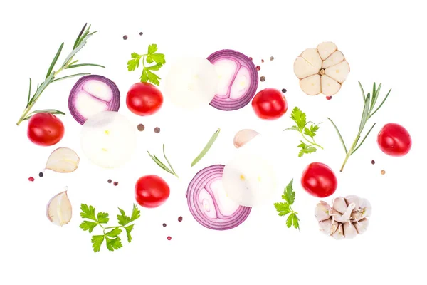Beyaz arka planda taze sebze ve baharatlar — Stok fotoğraf