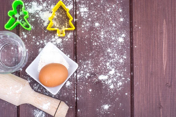 Hacer pan de jengibre y galletas para Navidad y Año Nuevo — Foto de Stock