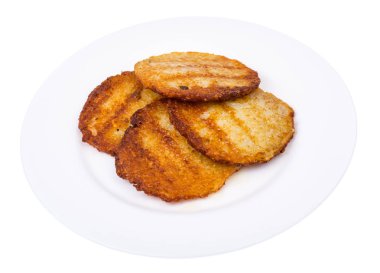 Beyaz bir plaka üzerinde patates pancakes