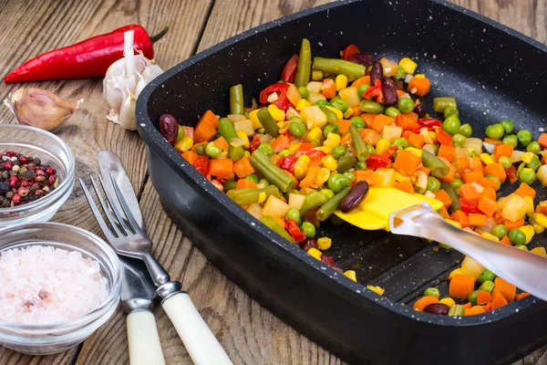 Mezcla de verduras con frijoles rojos y chile — Foto de Stock