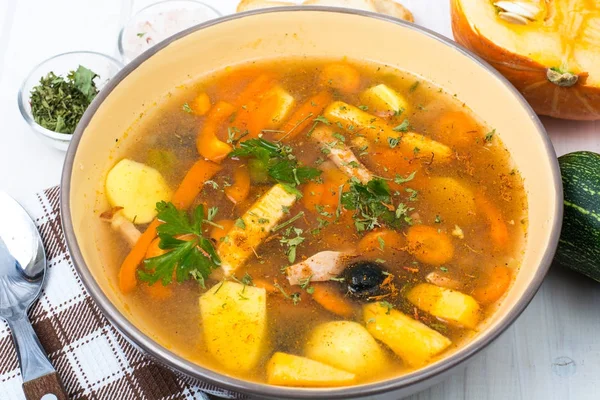 Deliciosa sopa de calabaza con diferentes verduras —  Fotos de Stock