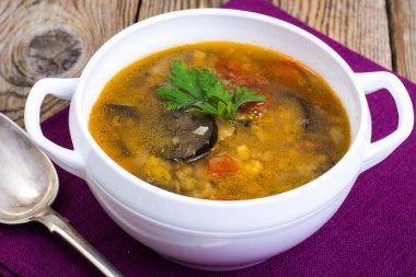 Mercimek ile sebze çorbası