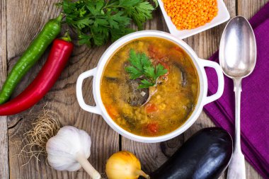 Mercimek ile sebze çorbası