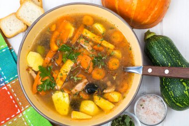 Farklı sebze ile lezzetli kabak çorbası